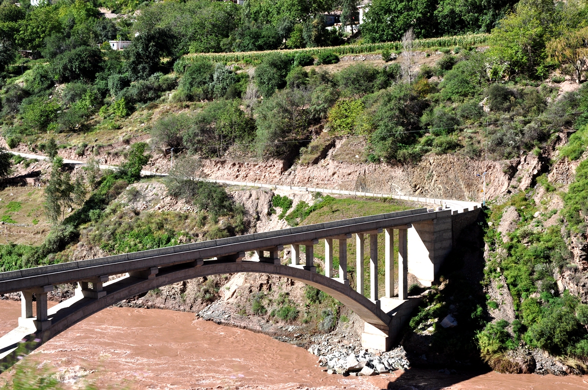 包含阿雅克肖不敌法兰克福，遭遇滑坡的词条