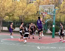 国内篮球职业赛事场上角逐激情四射,球迷热爱不停 国内篮球职业赛事场上角逐激情四射,球迷热爱不停